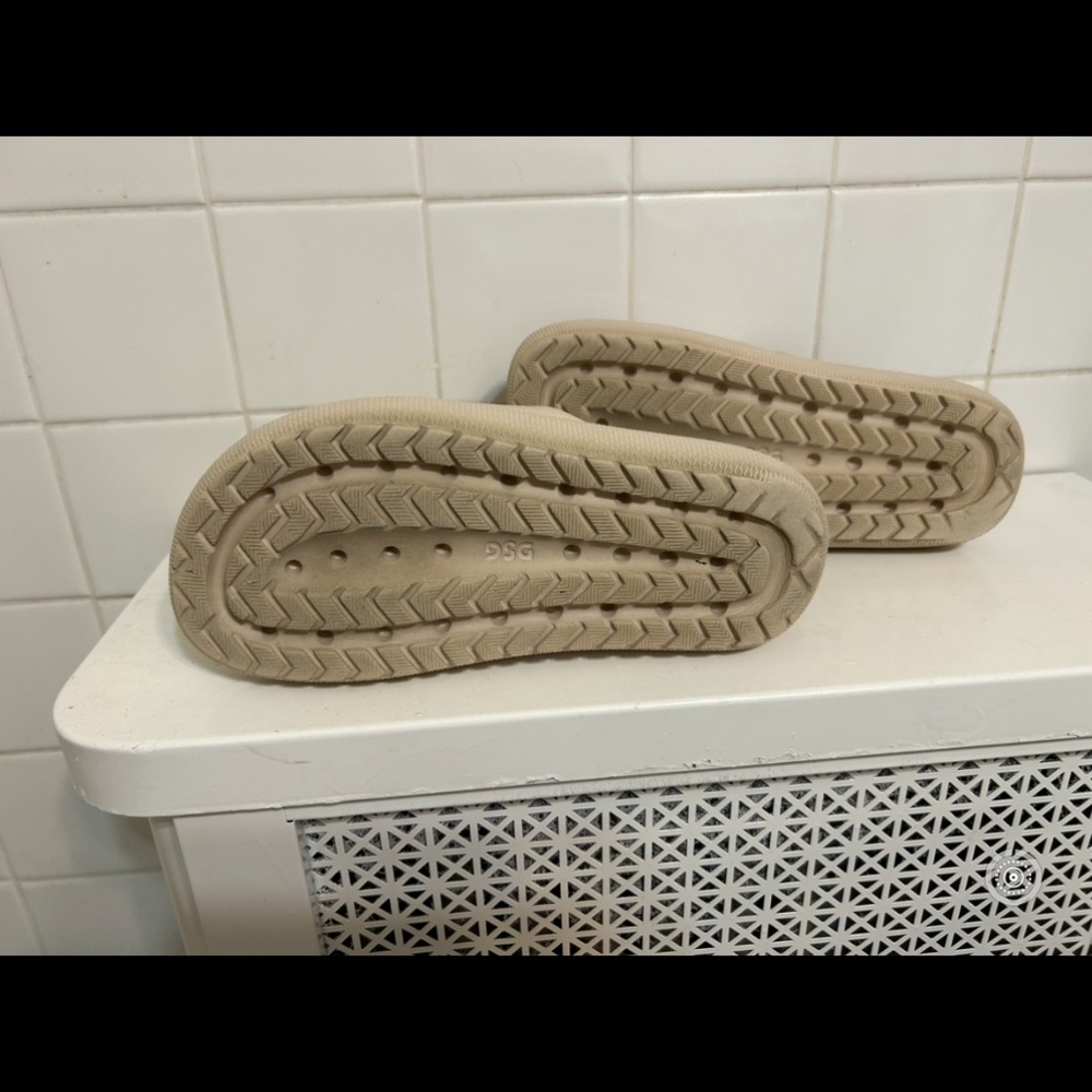 Ladies Slides - Picture 4 of 5